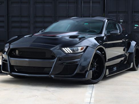 Used 2016 Ford Mustang Shelby GT350 w/ Technology Package RWD image 1