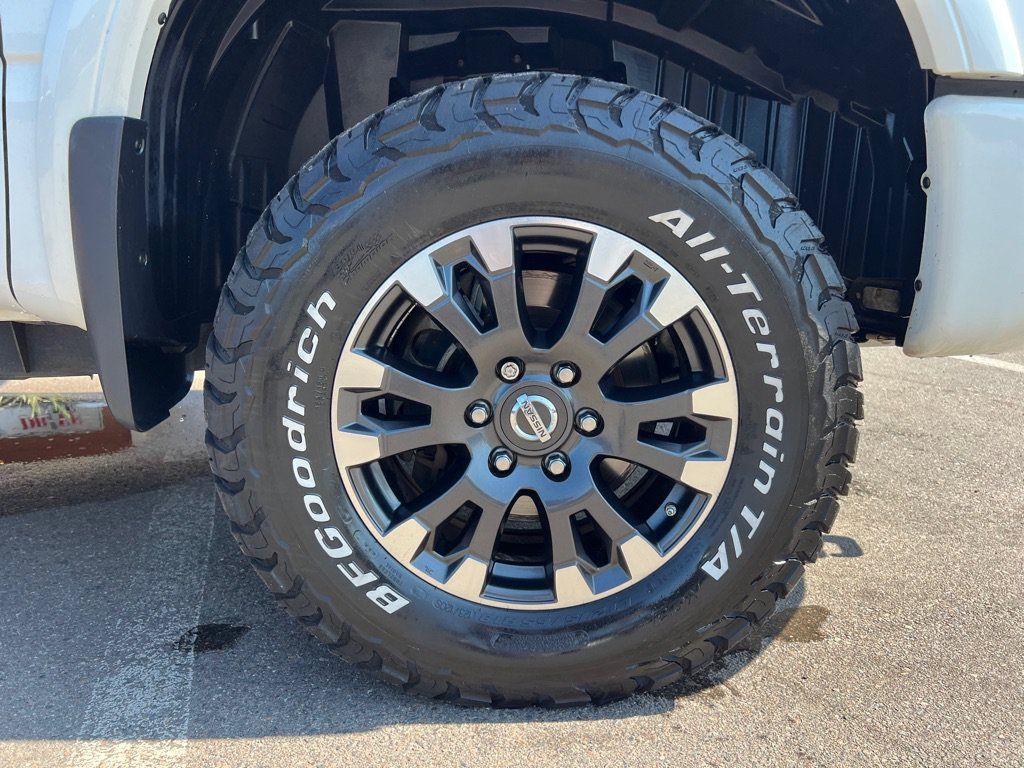 Used 2018 Nissan Titan PRO-4X w/ Pro-4x Convenience Package AWD/4WD image 11