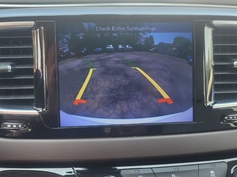 Used 2017 Chrysler Pacifica Touring-L Plus image 18