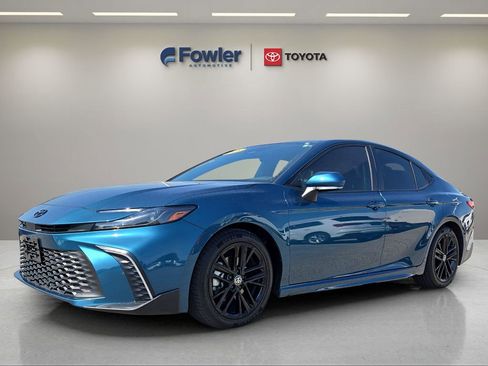 Certified 2025 Toyota Camry SE w/ Convenience Package FWD image 3
