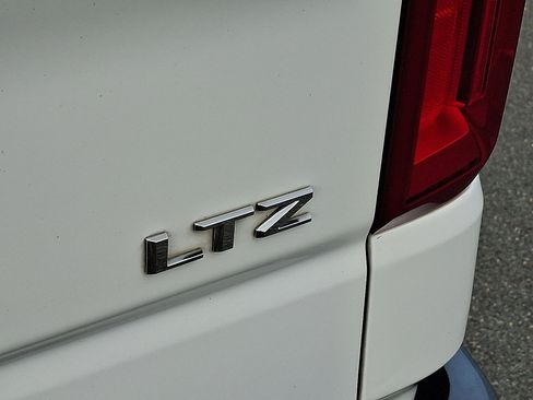 Used 2019 Chevrolet Silverado 1500 LTZ w/ LTZ Premium Package image 16