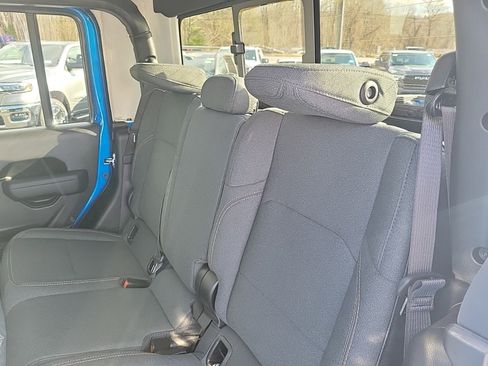 New 2025 Jeep Gladiator Sport image 15