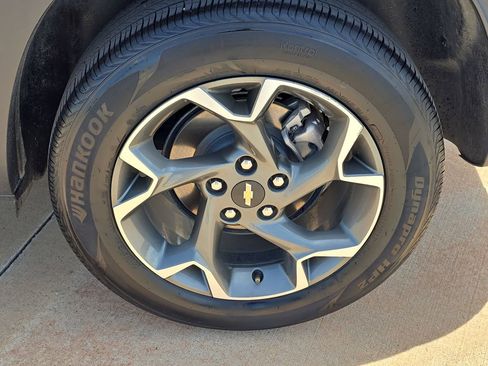 Used 2025 Chevrolet Trax LT w/ LT Convenience Package image 32