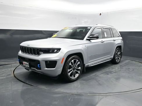 Used 2023 Jeep Grand Cherokee Overland w/ Advanced Protech Group III image 4