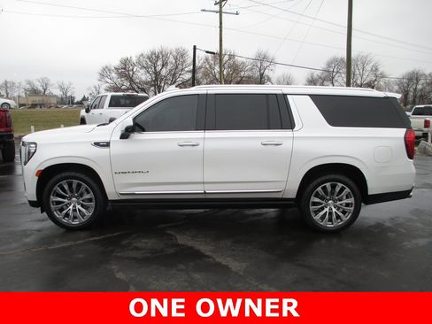Used 2021 GMC Yukon XL Denali w/ Denali Premium Package image 9