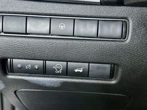 Used 2025 Nissan Rogue SV AWD/4WD image 17