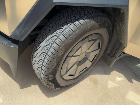 Used 2025 Tesla Cybertruck AWD Crew Cab image 5
