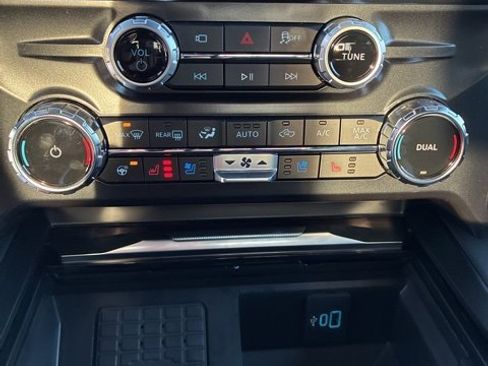 Used 2026 Ford F450 Platinum w/ FX4 Off-Road Package image 19