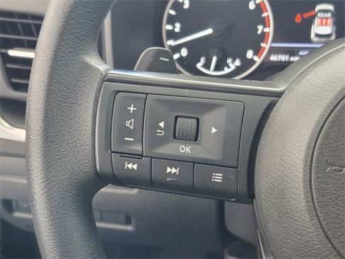 Used 2023 Nissan Rogue S image 28