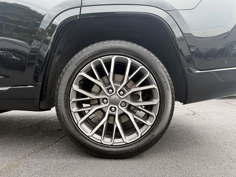 Used 2023 Jeep Grand Cherokee L Summit AWD/4WD image 11