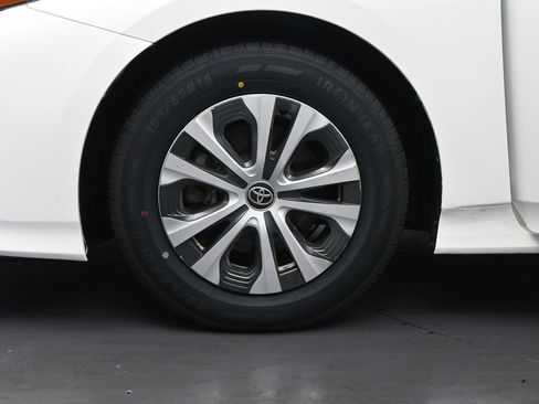 Used 2020 Toyota Prius Prime LE w/ Carpet Mat Package image 28