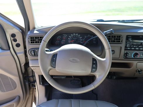 Used 2000 Ford Excursion XLT image 31