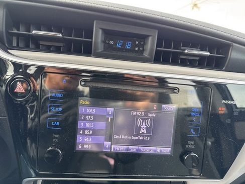 Used 2017 Toyota Corolla LE image 16