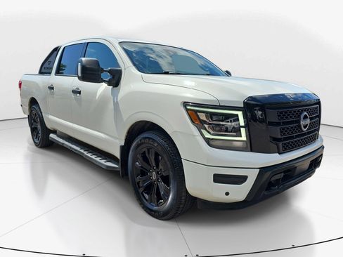 Used 2023 Nissan Titan SV w/ SV Convenience Package RWD image 2