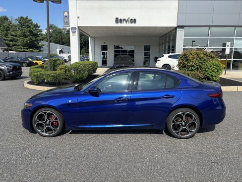 Used 2023 Alfa Romeo Giulia Ti AWD/4WD image 2