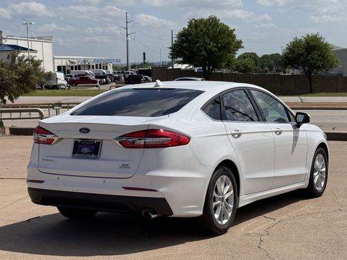 Used 2019 Ford Fusion SE image 4