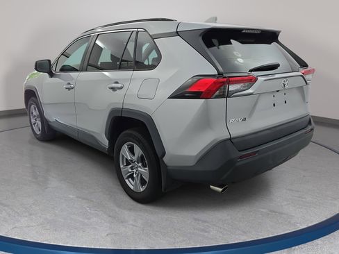 Used 2022 Toyota RAV4 XLE w/ Convenience Package FWD image 7