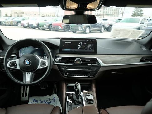Used 2021 BMW 530e xDrive w/ Executive Package image 18