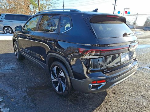 Certified 2025 Volkswagen Taos SE w/ Panoramic Sunroof Package image 4