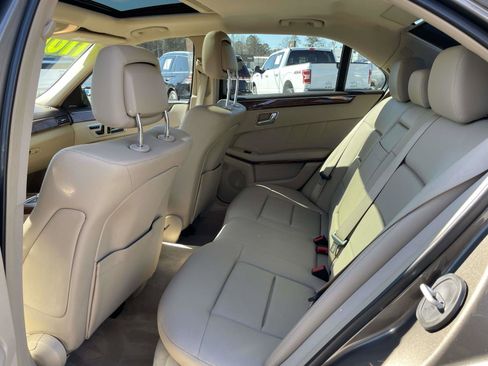 Used 2011 Mercedes-Benz E 350 4MATIC Sedan image 9