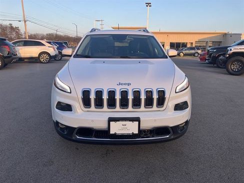 Used 2018 Jeep Cherokee Limited w/ Technology Group image 2