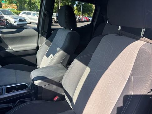 Used 2020 Toyota Tacoma TRD Sport w/ Technology Package AWD/4WD image 9