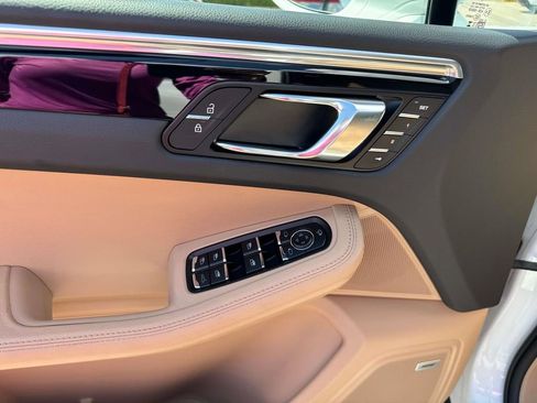 Used 2024 Porsche Macan image 20