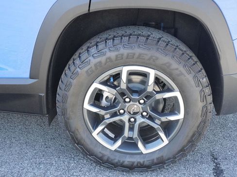 New 2026 Chevrolet Equinox ACTIV w/ Convenience Package III AWD/4WD image 11