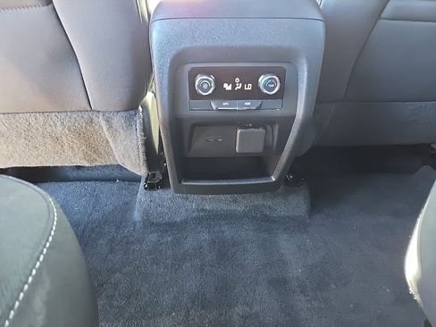 Used 2024 Chevrolet Traverse LT image 16