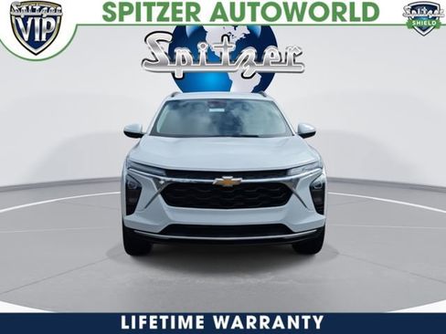 New 2026 Chevrolet Trax LT w/ LT Convenience Package FWD image 3