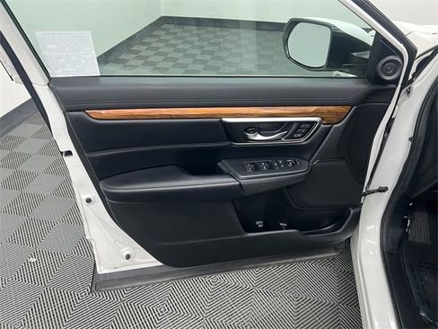 Used 2018 Honda CR-V Touring image 9