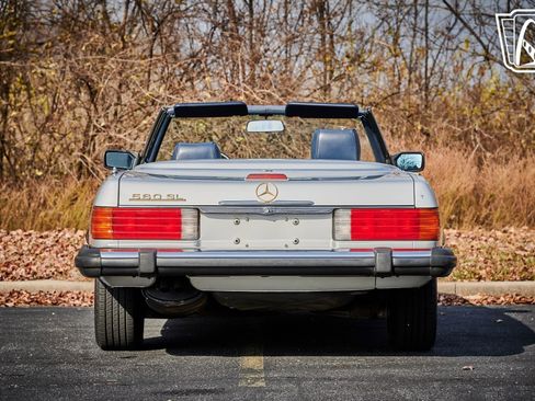 Used 1988 Mercedes-Benz 560 SL image 12