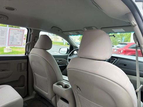Used 2018 Kia Sedona L FWD image 14