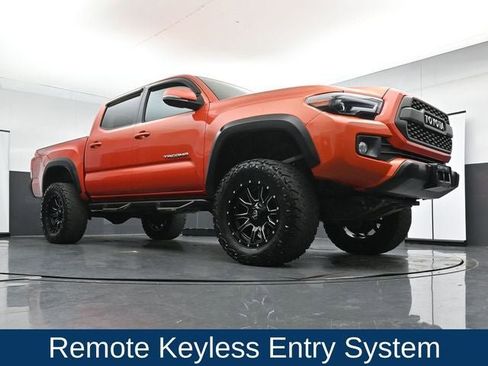 Used 2017 Toyota Tacoma TRD Off-Road w/ Tow Package (A/T) image 21