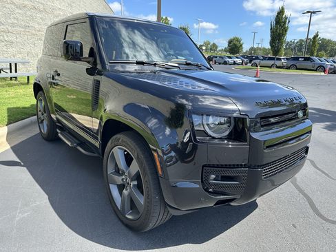 Certified 2024 Land Rover Defender 90 V8 AWD/4WD image 9