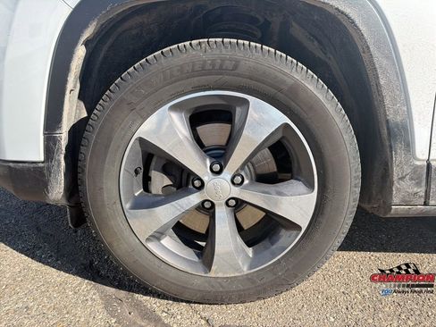 Used 2019 Jeep Cherokee Limited w/ Luxury Group image 15