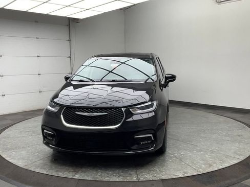 Used 2024 Chrysler Pacifica Touring-L image 34