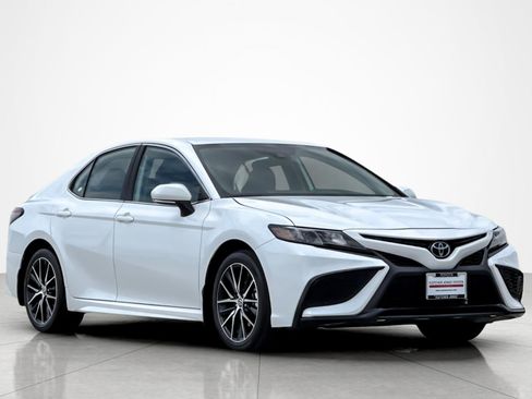 Used 2024 Toyota Camry SE FWD image 7