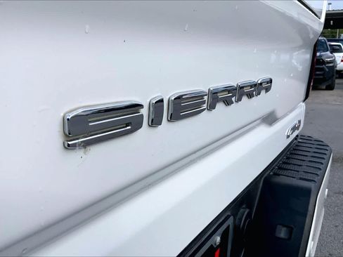Used 2022 GMC Sierra 2500 AT4 w/ AT4 Premium Plus Package AWD/4WD image 10