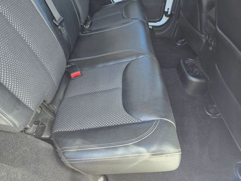 Used 2015 Jeep Wrangler Unlimited Sahara image 14