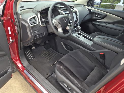 Used 2018 Nissan Murano SV image 11