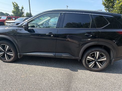 Used 2025 Nissan Rogue SL w/ SL Premium Package FWD image 11