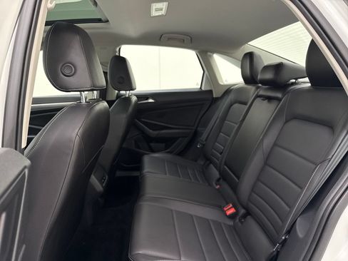 Used 2021 Volkswagen Jetta SE w/ SE Cold Weather Package FWD image 25