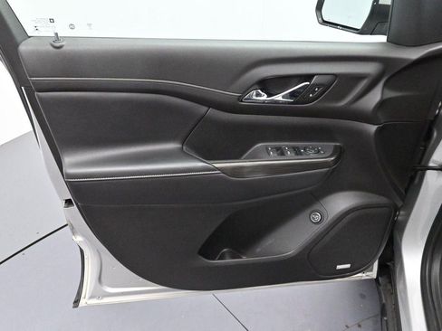 Used 2020 GMC Acadia SLT FWD image 12