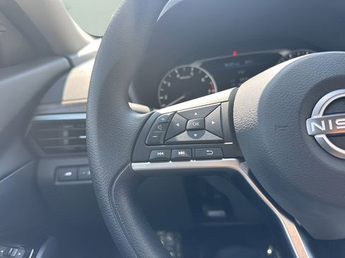 Used 2023 Nissan Altima 2.5 SV image 14