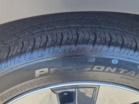 Used 2022 Tesla Model Y Long Range image 30