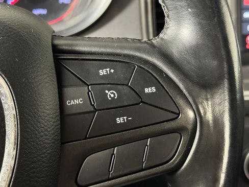 Used 2022 Dodge Charger SXT w/ Blacktop Package RWD image 17