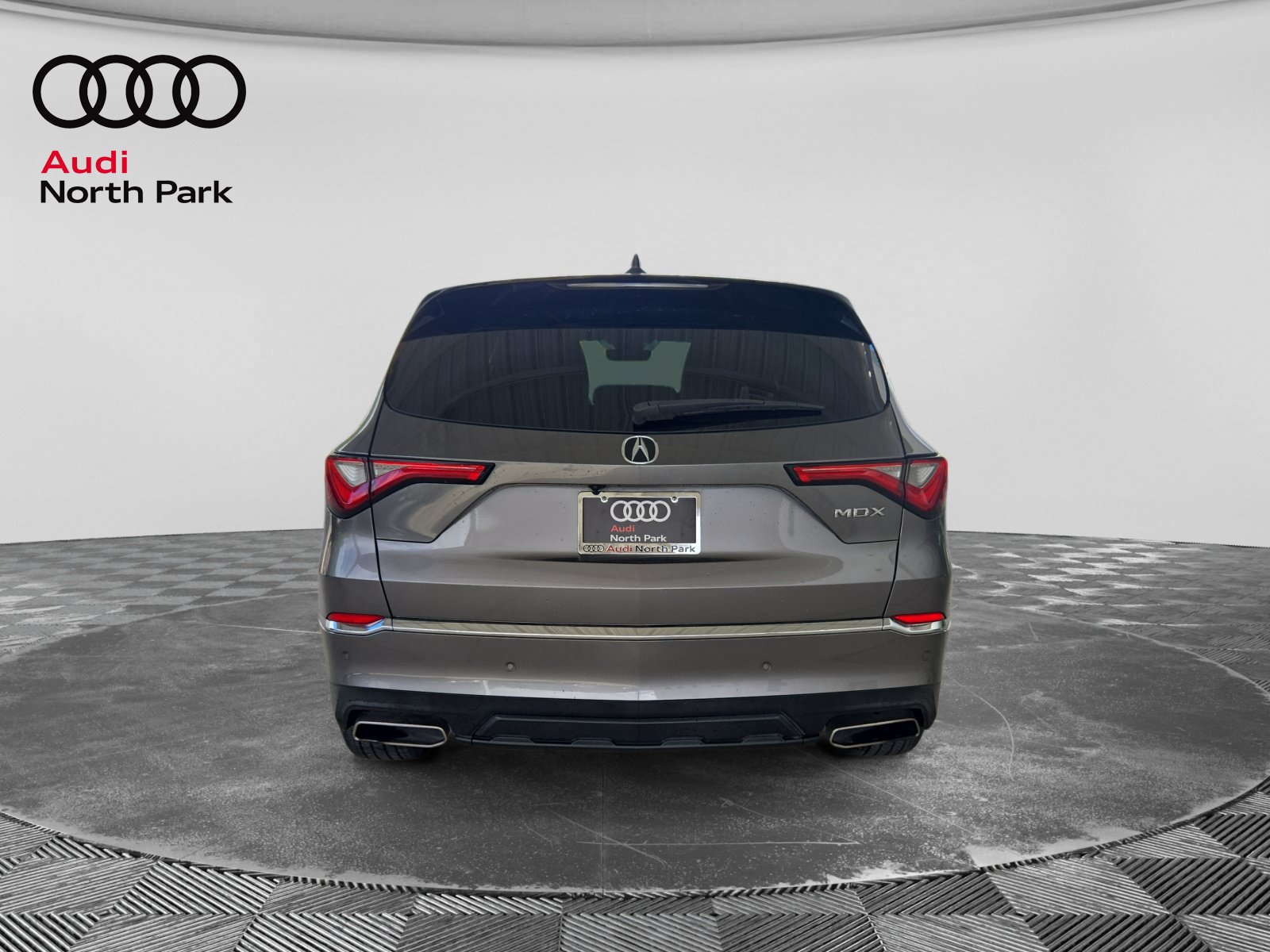 Used 2024 Acura MDX w/ Technology Package FWD image 4