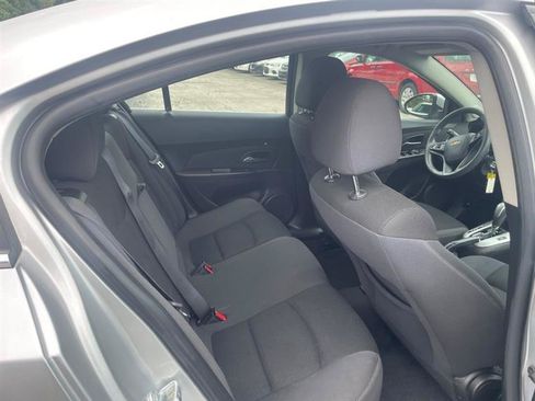 Used 2016 Chevrolet Cruze LT FWD image 11
