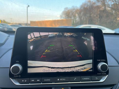 Used 2025 Nissan Altima 2.5 SV image 23